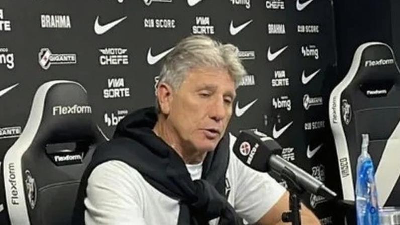 Renato rebate auxiliar do Palmeiras e diz que São Januário tem bom campo