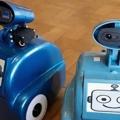 Robô Titi ajuda crianças a aprender matemática por meio de jogos