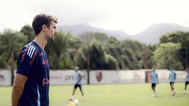 Rodrigo Caio afirma saída do Flamengo: foi contra meus princípios