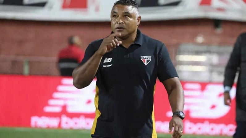 Roger poupa titulares e muda escalação do São Paulo ante Atlético-MG