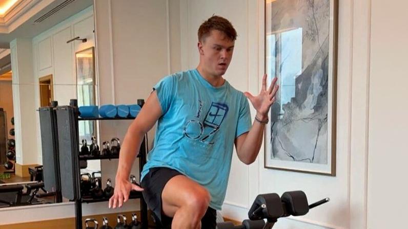 Rune e a mãe enfrentam insegurança e incerteza em Doha