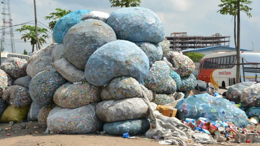 Grandes quantidades de nanoplásticos em água de torneira e engarrafada