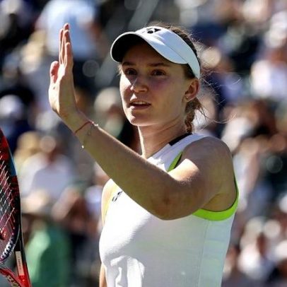 Rybakina avança às quartas após desistência e reencontra Pegula