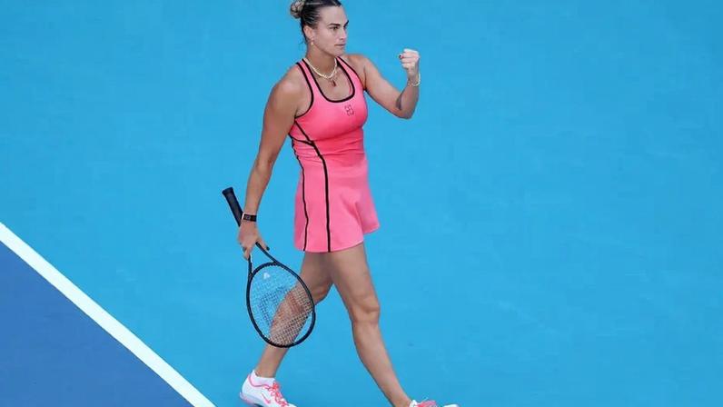 Sabalenka comemora durante vitória sobre Coco Gauff na final do Miami Open