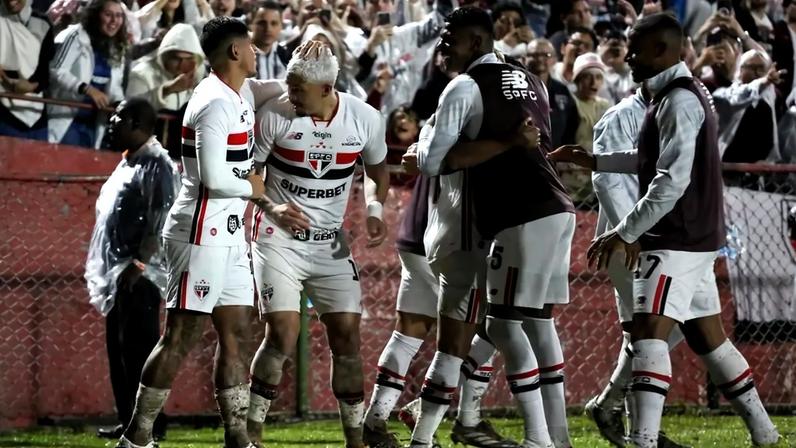 São Paulo assume liderança ao deixar a meta de 45 pontos