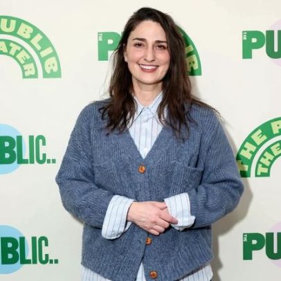 Sara Bareilles faz descoberta chocante atrás de porta ainda fechada em casa