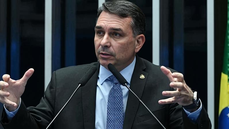 Senador Flávio Bolsonaro discursando na CPAC Dallas em 2026