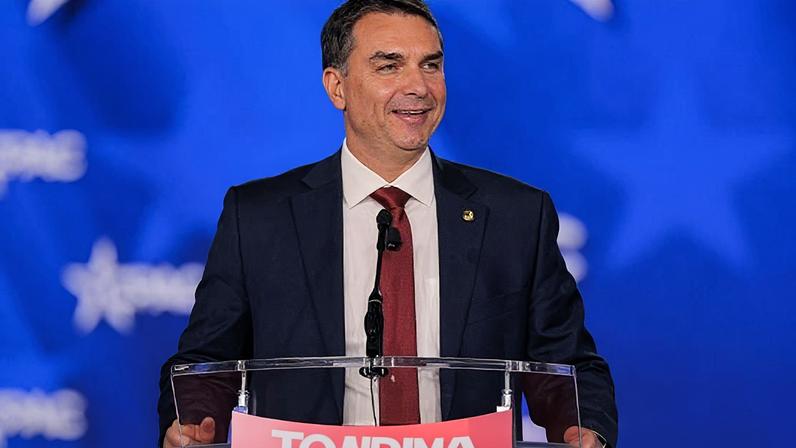 Senador Flávio Bolsonaro discursa na CPAC em Dallas, Texas, EUA