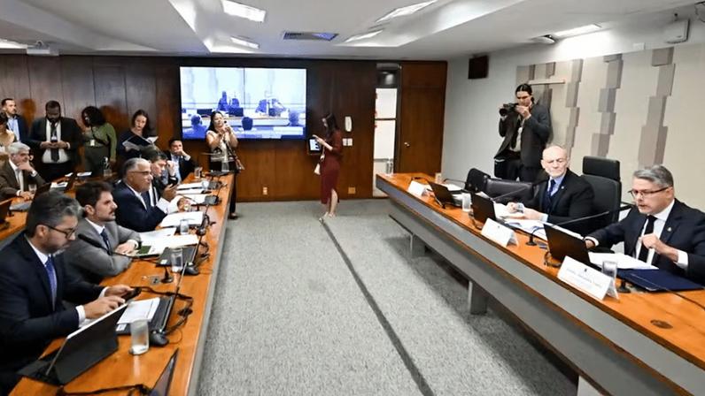 CPI do Crime Organizado aprova requerimentos que miram relação do governo Bolsonaro com o Master
