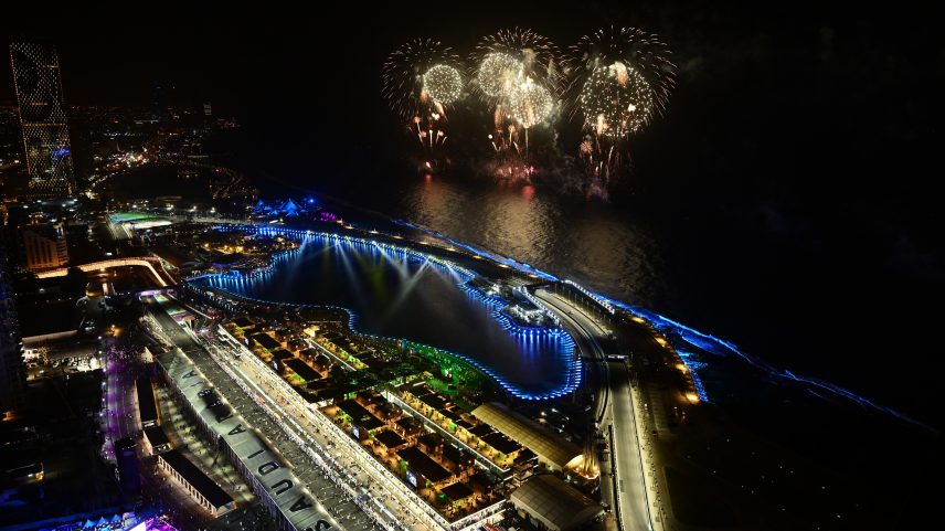 Vista aérea do Circuito de Jeddah, palco do GP da Arábia Saudita da F1 2023 — Foto: Getty Images / Red Bull Content Pool