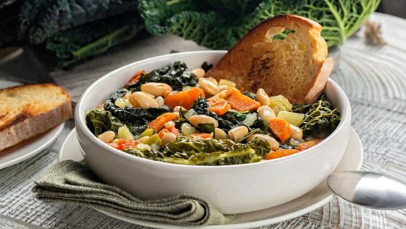 Três receitas práticas com couve para o jantar