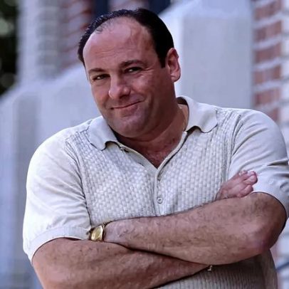 Showrunner de Sopranos finalmente aborda rumores de Gandolfini sumindo do set