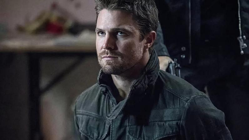 Baywatch reboot com Stephen Amell sem camisa ganha fotos do set