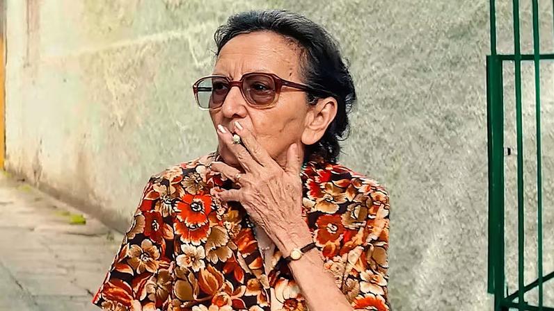 Tânia Maria como dona Sebastiana em 'O Agente Secreto' — Foto: Divulgação