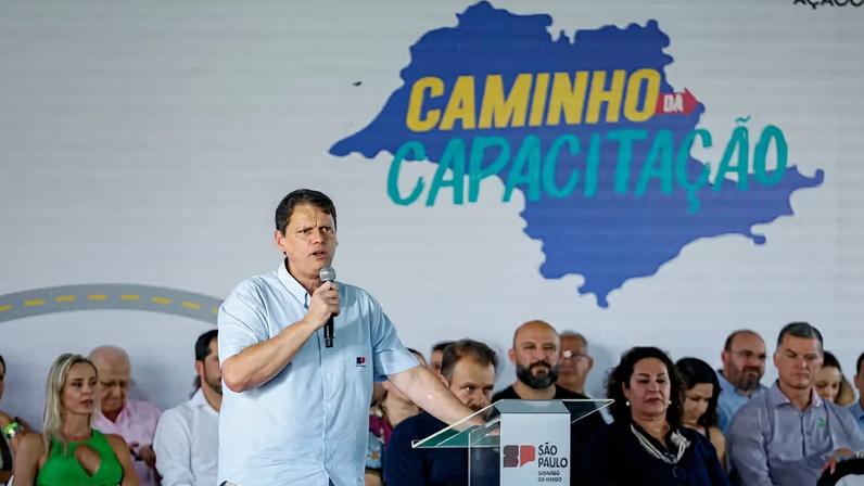 Tarcísio em agenda em 23 de março — Foto: JEFERSON DE PAULA/AGÊNCIA O DIA/ESTADÃO CONTEÚDO