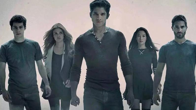 Foto do elenco de Teen Wolf; Saiba quais filmes e séries os atores fizeram após o fim da série