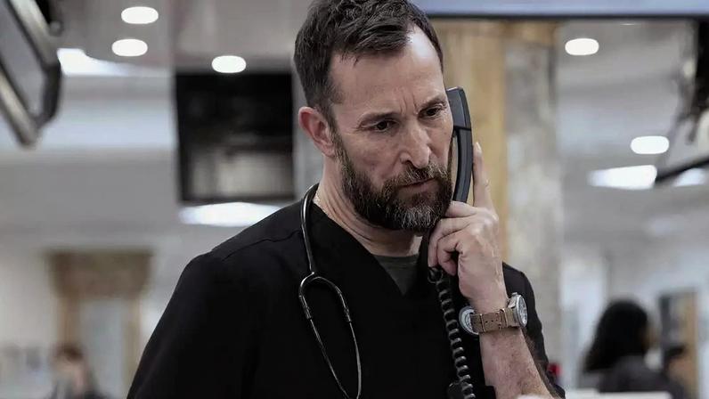 Foto de Noah Wyle em The Pitt