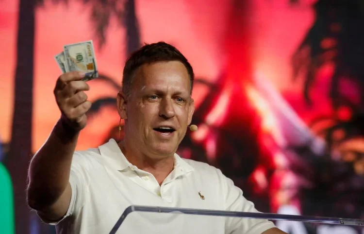 O bilionário Peter Thiel: negócios agora se extendem para além das empresas de tecnologia militar