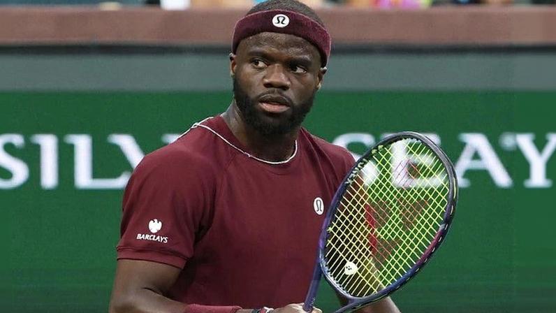 Campeão Mensik perde match-points e cai no ranking