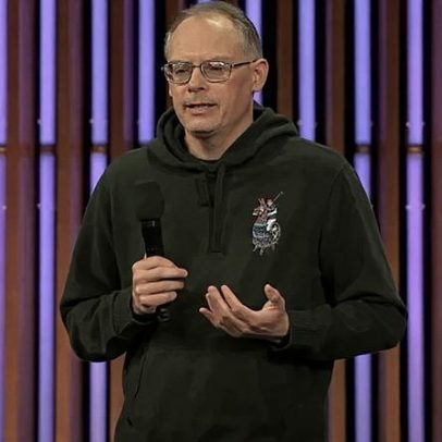 Epic demite funcionário com câncer cerebral terminal sem seguro de vida