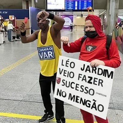 Léo Jardim assina com o Flamengo, mantendo distância da torcida