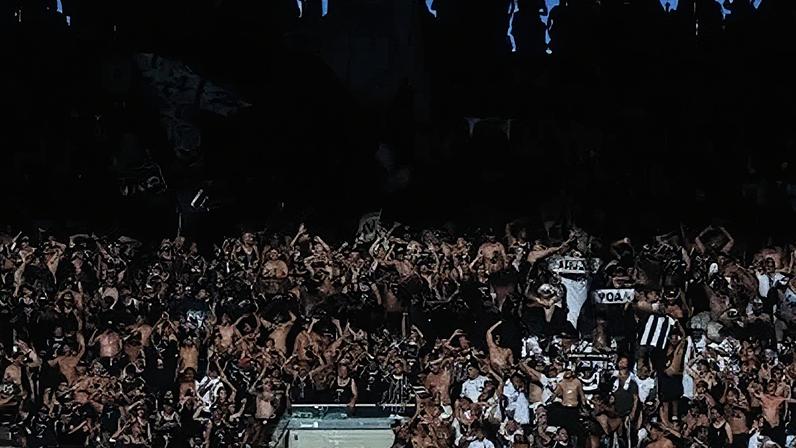 Torcida corintiana no Maracanã antes de Vasco x Corinthians