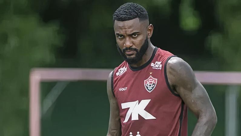 Ramon durante treino do Vitória