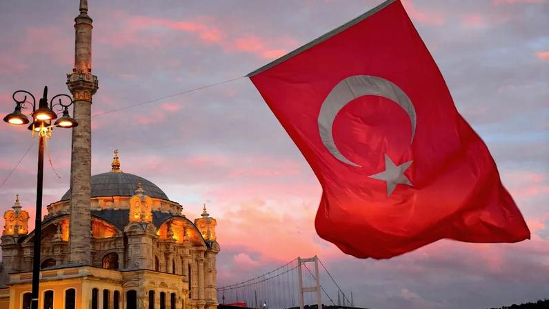 Expulsões de líderes cristãos da Turquia ganham destaque internacional. O governo turco é acusado de violar direitos humanos.