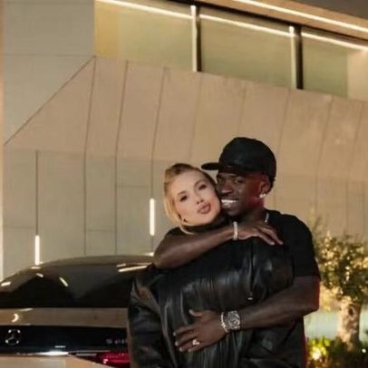 Virginia Fonseca e Vini Jr posam em frente à mansão de R$ 36 milhões