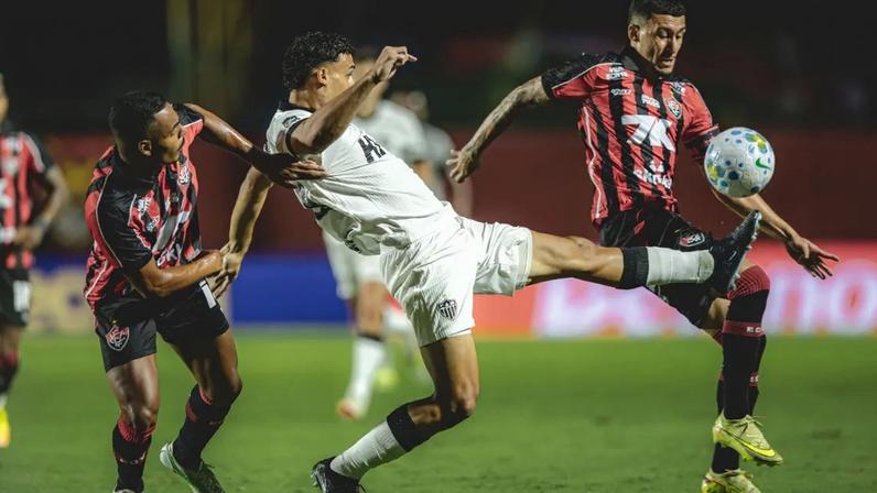 Vitória vence o Atlético-MG em casa e afasta-se do Z4