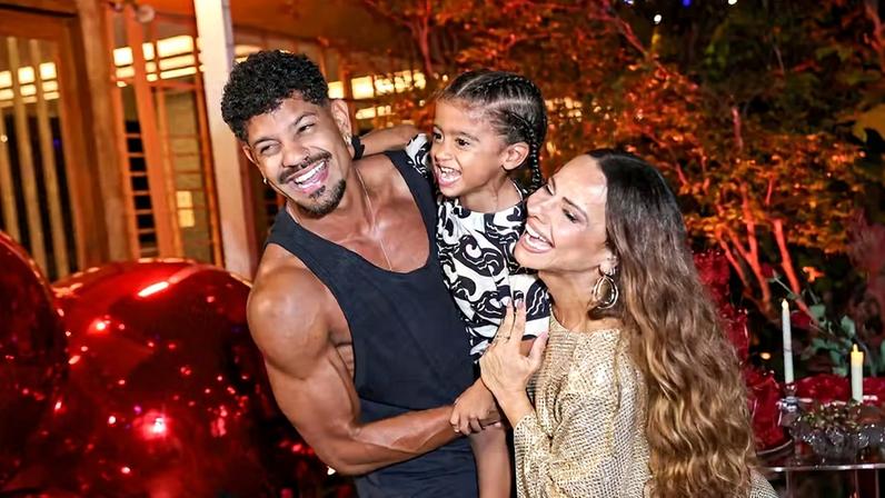 Viviane Araujo celebra seus 51 anos — Foto: Anderson Brodê/AgNews
