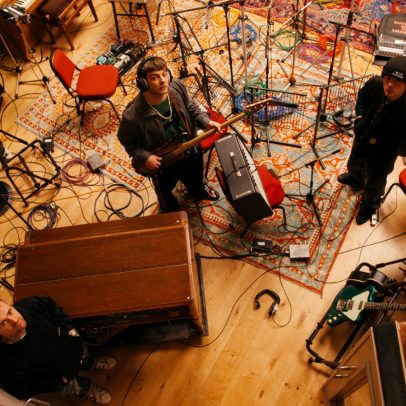 Celebridades A-list e indie promovem show beneficente em Help (2)