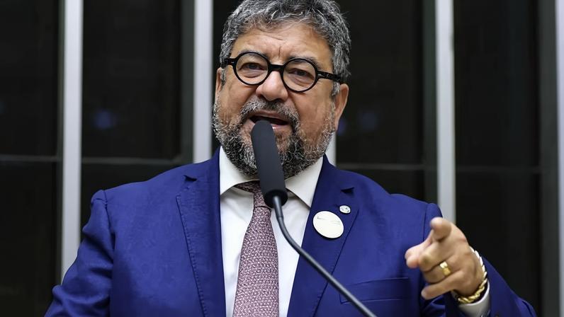 STF protege deputados do RJ de influência do submundo, afirma Quaquá