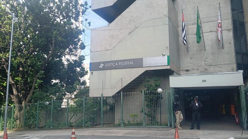 Banqueiro Daniel Vorcaro é preso pela Polícia Federal em SP