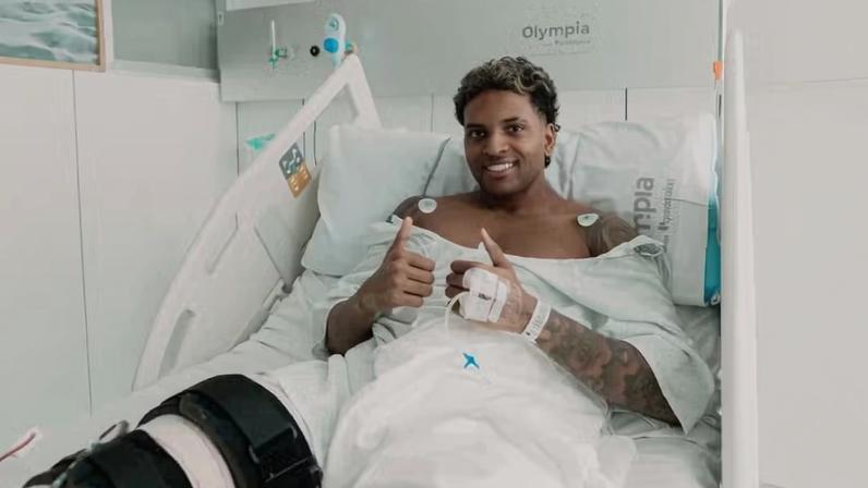 Rodrygo inicia recuperação — Foto: Leonardo Benhosi