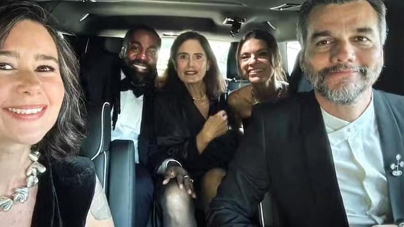 Lázaro Ramos mostra Wagner Moura e carro com esposa e amigos — Foto: Reprodução/Instagram