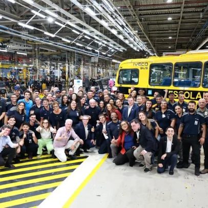 Governo entrega 324 ônibus escolares do Caminho da Escola