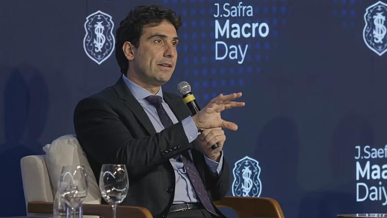 O presidente do Banco Central, Gabriel Galípolo, durante o J. Safra Macro Day — Foto: Reprodução