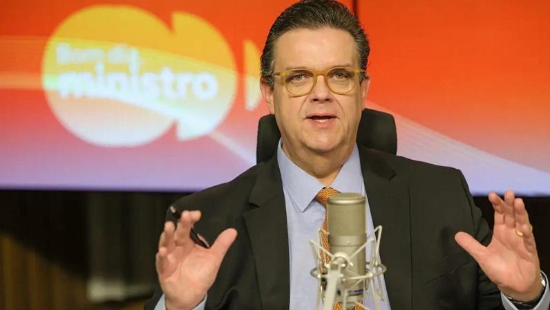 Ministro da Previdência se isenta de responsabilidade pelo rombo nas aposentadorias