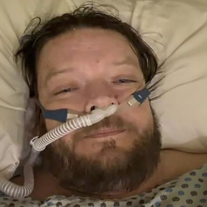 Estrela de Pawn Stars Corey Harrison pede ajuda para pagar acidente de moto