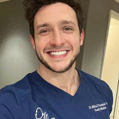 Médico popular do TikTok revela celebridade que questionou beber a própria urina