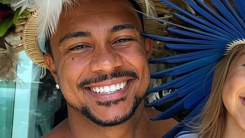 Xamã publica foto rara com a filha e brinca que é funcionário