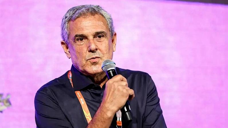 Calendário de vôlei atrapalha planejamento de maternidade, diz Zé Roberto