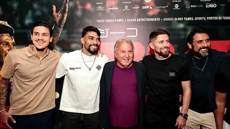 Zico reúne amigos e jogadores no lançamento do filme "Zico, O Samurai de Quintino"