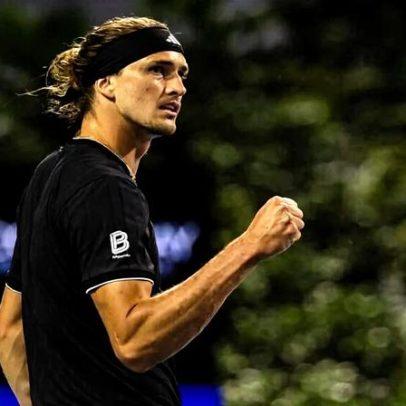 Zverev celebra saque sólido e busca manter o ritmo