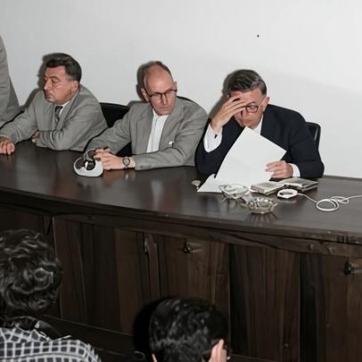 Jean-Paul Sartre debate filosofia no interior de São Paulo