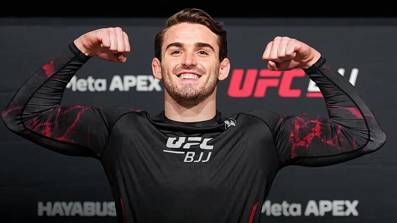 Andrew Tackett posa durante a pesagem oficial do UFC BJJ 7, em abril de 2026. (Foto por Chris Unger/Zuffa LLC)