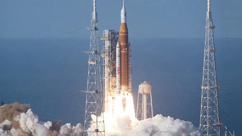 Artemis II, primeira missão lunar com banheiro, enfrenta problemas