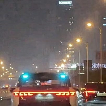 Falha no sistema faz robô-táxi parar no meio da via na China