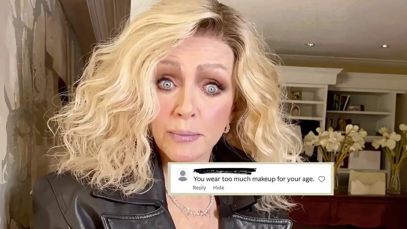 Donna Mills, 85, rebate críticas de maquiagem por idade